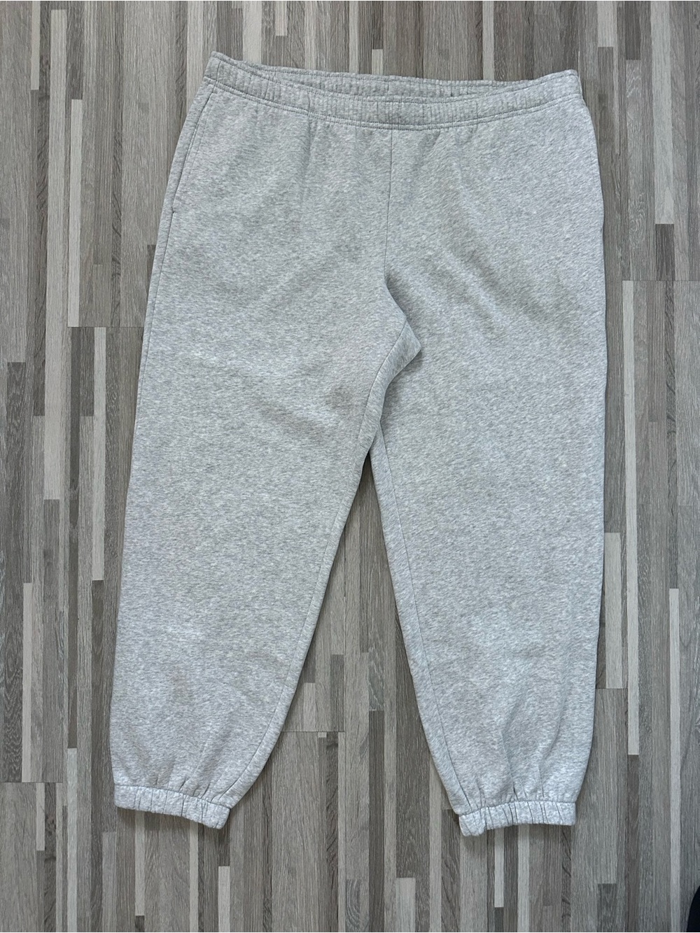 Universal Thread Women's Gray Fleece Joggers – Comfortable Sweatpants (Size XL)